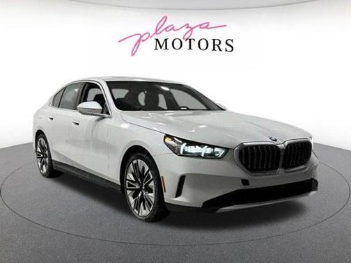 Mineral White Metallic 2026 BMW 530 i xDrive
