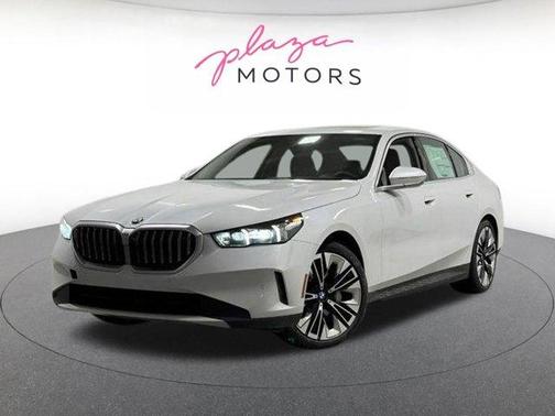 Mineral White Metallic 2026 BMW 530 i xDrive