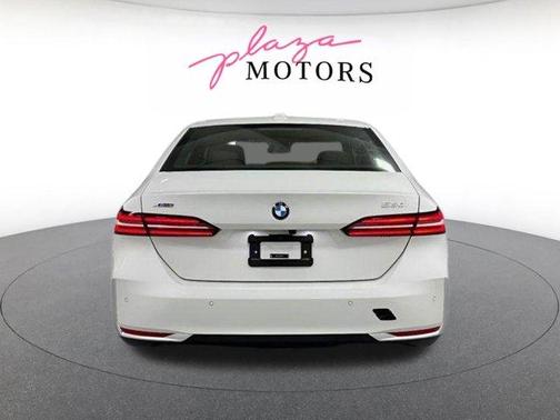 Mineral White Metallic 2026 BMW 530 i xDrive