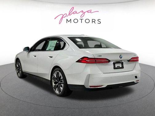 Mineral White Metallic 2026 BMW 530 i xDrive