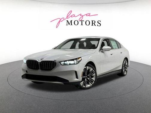 Mineral White Metallic 2026 BMW 530 i xDrive
