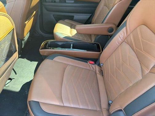 White 2023 Nissan Pathfinder Platinum