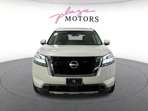 White 2023 Nissan Pathfinder Platinum