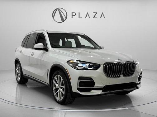 Mineral White Metallic 2023 BMW X5 xDrive40i