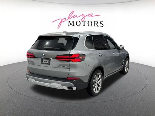 Gray Metallic 2026 BMW X5 xDrive40i