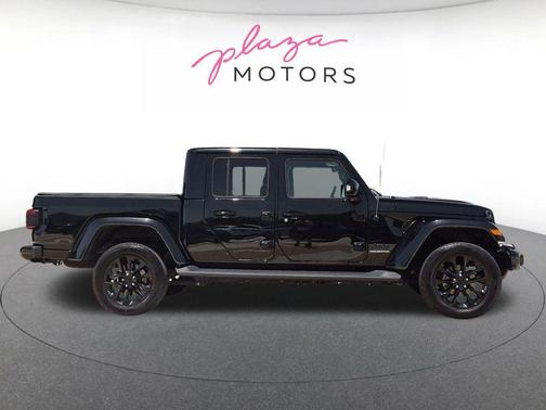 Black Clearcoat 2023 Jeep Gladiator Overland
