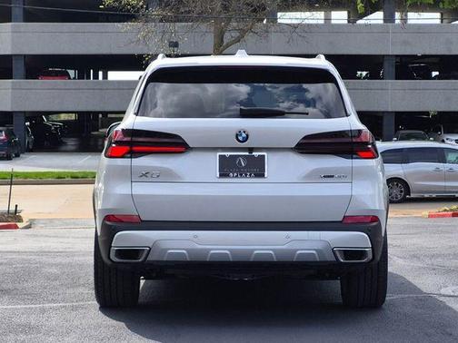 Mineral White Metallic 2026 BMW X5 xDrive40i