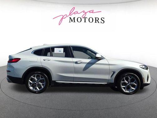 Mineral White Metallic 2025 BMW X4 xDrive30i