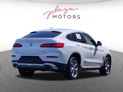 Mineral White Metallic 2025 BMW X4 xDrive30i