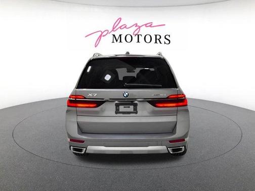 Gray Metallic 2026 BMW X7 xDrive40i