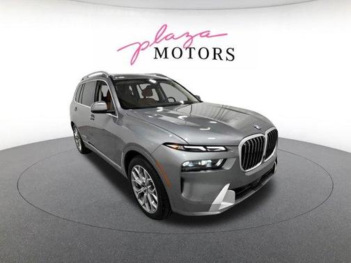 Gray Metallic 2026 BMW X7 xDrive40i