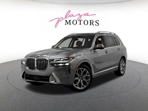 Gray Metallic 2026 BMW X7 xDrive40i