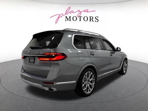 Gray Metallic 2026 BMW X7 xDrive40i