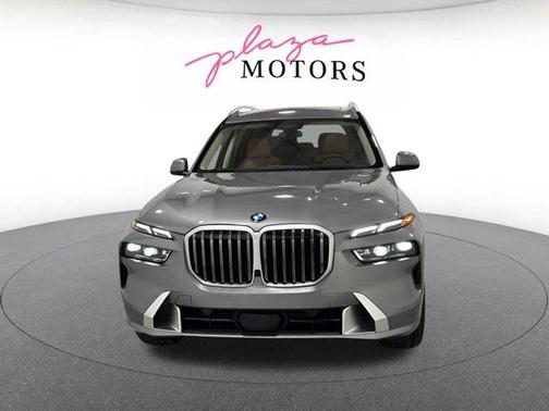 Gray Metallic 2026 BMW X7 xDrive40i