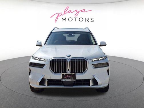 Mineral White Metallic 2024 BMW X7 xDrive40i