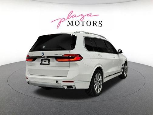 Alpine White 2026 BMW X7 xDrive40i