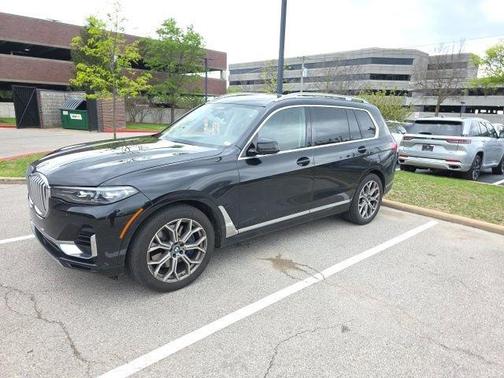 Black Sapphire Metallic 2022 BMW X7 xDrive40i