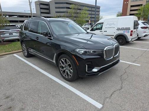 Black Sapphire Metallic 2022 BMW X7 xDrive40i