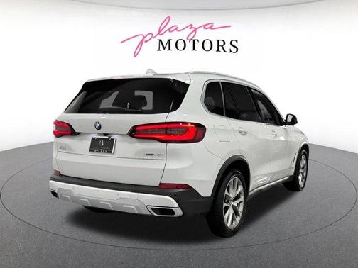 Mineral White Metallic 2022 BMW X5 xDrive40i
