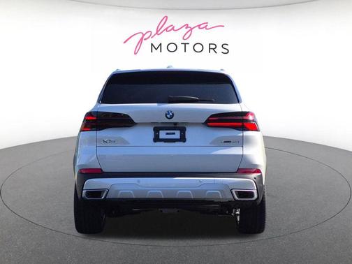 Mineral White Metallic 2026 BMW X5 xDrive40i