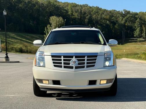 2011 Cadillac Escalade Luxury