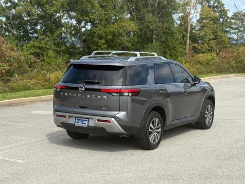 2024 Nissan Pathfinder SL FWD