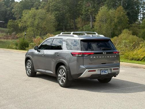 2024 Nissan Pathfinder SL FWD