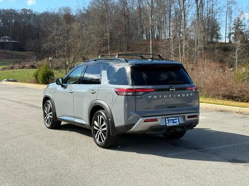 2023 Nissan Pathfinder Platinum 4WD