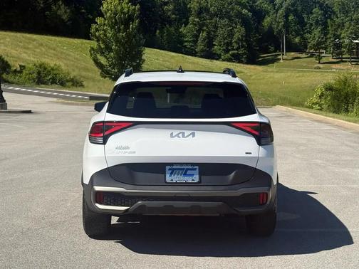 Glacial White Pearl 2023 Kia Sportage S