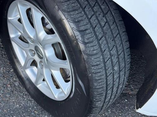 Bright White Clearcoat 2018 Chrysler Pacifica LX