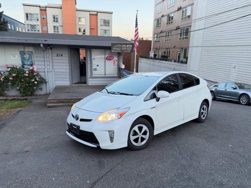 Super White 2015 Toyota Prius Two