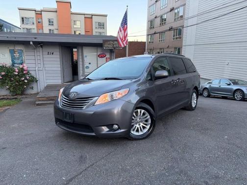 Predawn Gray Mica 2016 Toyota Sienna XLE Premium