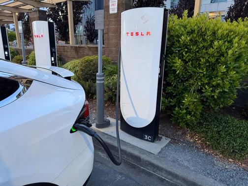 Pearl White Multi-Coat 2017 Tesla Model X 100D