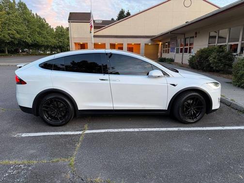 Pearl White Multi-Coat 2017 Tesla Model X 100D