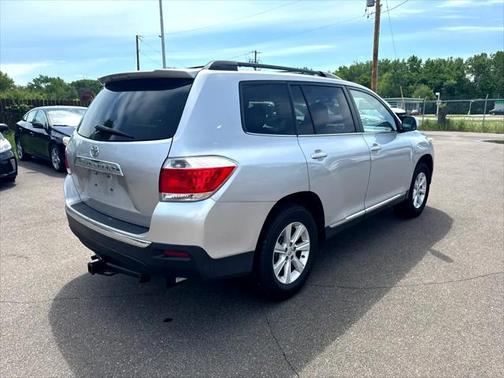 2011 Toyota Highlander SE