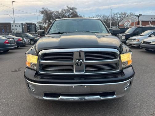 2011 Dodge Ram 1500 4WD Crew Cab 140.5'' Big Horn