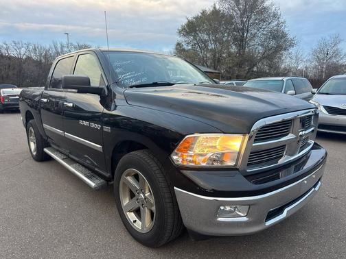 2011 Dodge Ram 1500 4WD Crew Cab 140.5'' Big Horn
