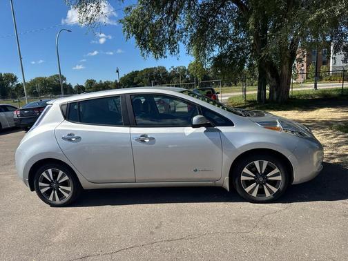 2016 Nissan Leaf 4dr HB SL