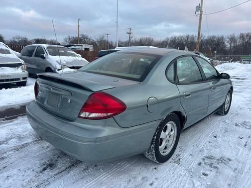 2007 Ford Taurus 4dr Sdn SE