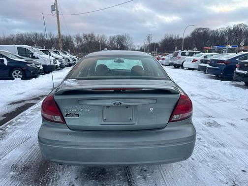 2007 Ford Taurus 4dr Sdn SE