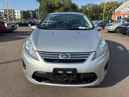 2013 Ford Fiesta 4dr Sdn SE