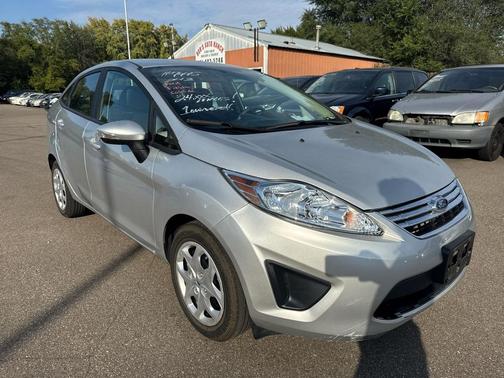 2013 Ford Fiesta 4dr Sdn SE