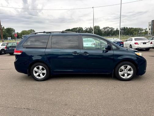 2011 Toyota Sienna LE