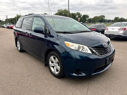 2011 Toyota Sienna LE