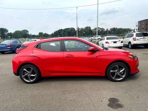2019 Hyundai Veloster 2