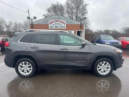 Black 2017 Jeep Cherokee Latitude