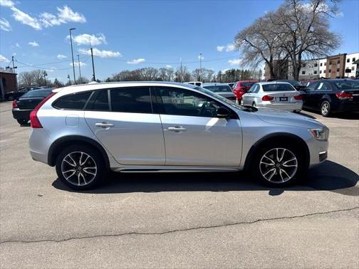 2015 Volvo V60 Cross Country T5