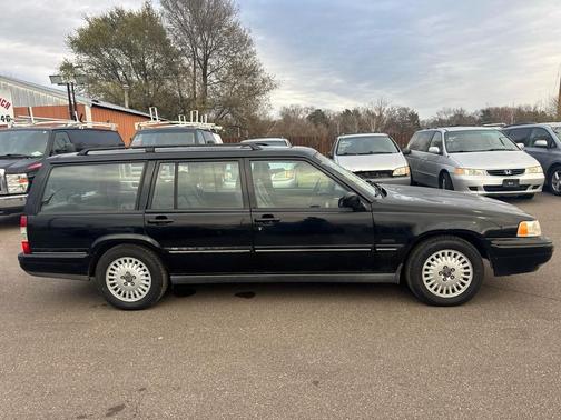 1998 Volvo V90 Base