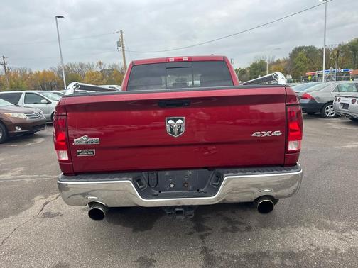 2011 Dodge Ram 1500 4WD Crew Cab 140.5'' Big Horn