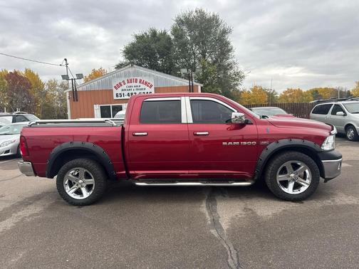 2011 Dodge Ram 1500 4WD Crew Cab 140.5'' Big Horn